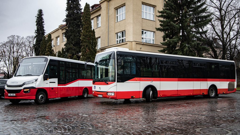 Ужгород отримав сучасний компактний автобус від чеських партнерів