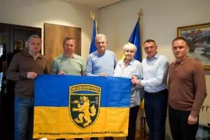 Ужгородська громада отримала символічний прапор від 68-ої єгерської бригади імені Олекси Довбуша