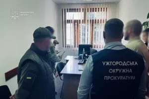 Екоінспектора затримано в Ужгороді за підозрою в отриманні хабаря за працевлаштування