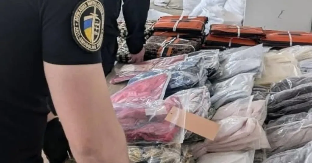 Контрабанда одягу на 1,2 млн грн: митники виявили порушення на кордоні зі Словаччиною Контрабанда одягу на 1,2 млн грн: митники виявили порушення на кордоні зі Словаччиною