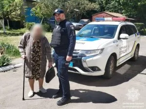 Ужгородські патрульні прийшли на допомогу літній жінці, яка заблукала