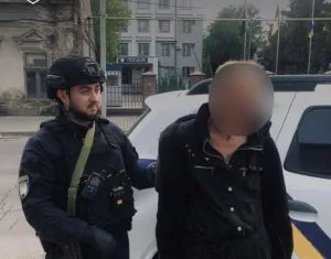 У Ужгороді правоохоронці затримали чоловіка, який влаштував погром у відділенні пошти