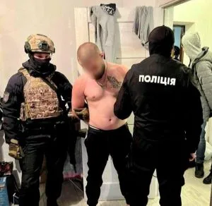 В Ужгороді правоохоронці затримали інтернет-шахрая-рецидивіста
