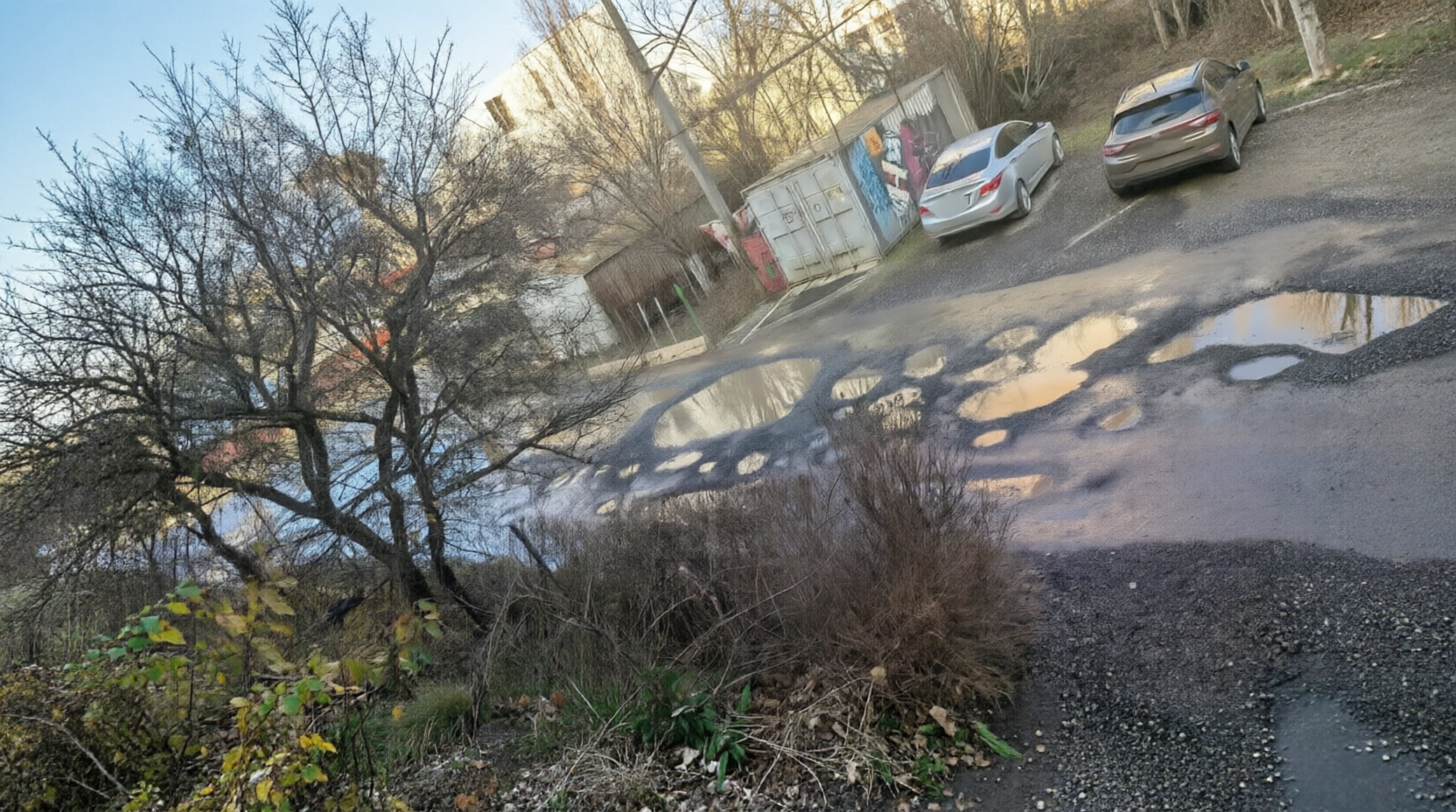 Вулиця Володимирська в Ужгороді: справжній виклик для водіїв та пішоходів