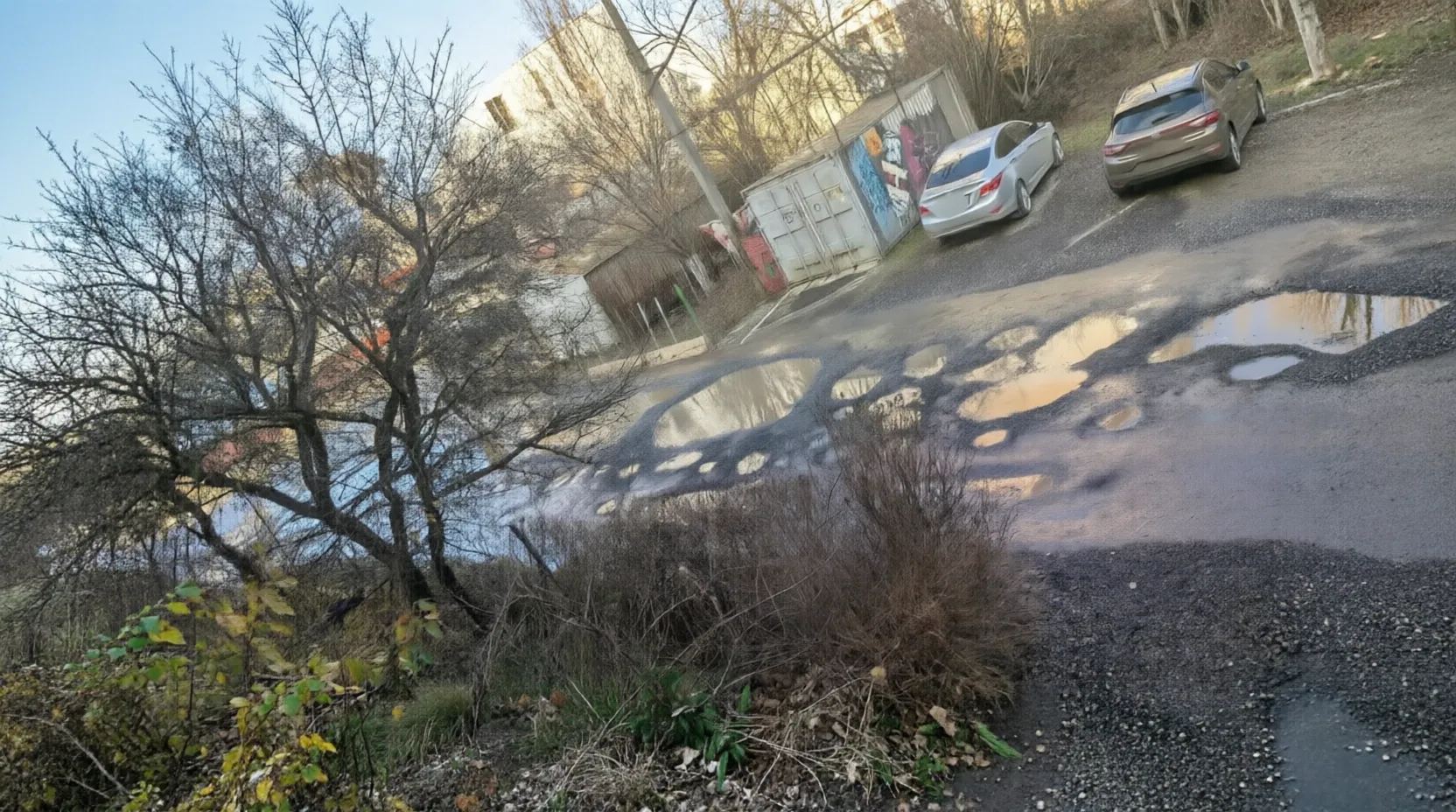Вулиця Володимирська в Ужгороді: справжній виклик для водіїв та пішоходів