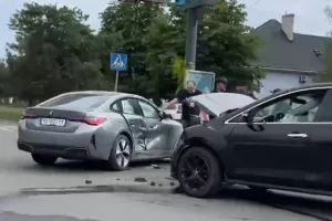 ДТП в Ужгороді: водій Mazda влаштував аварію на перехресті