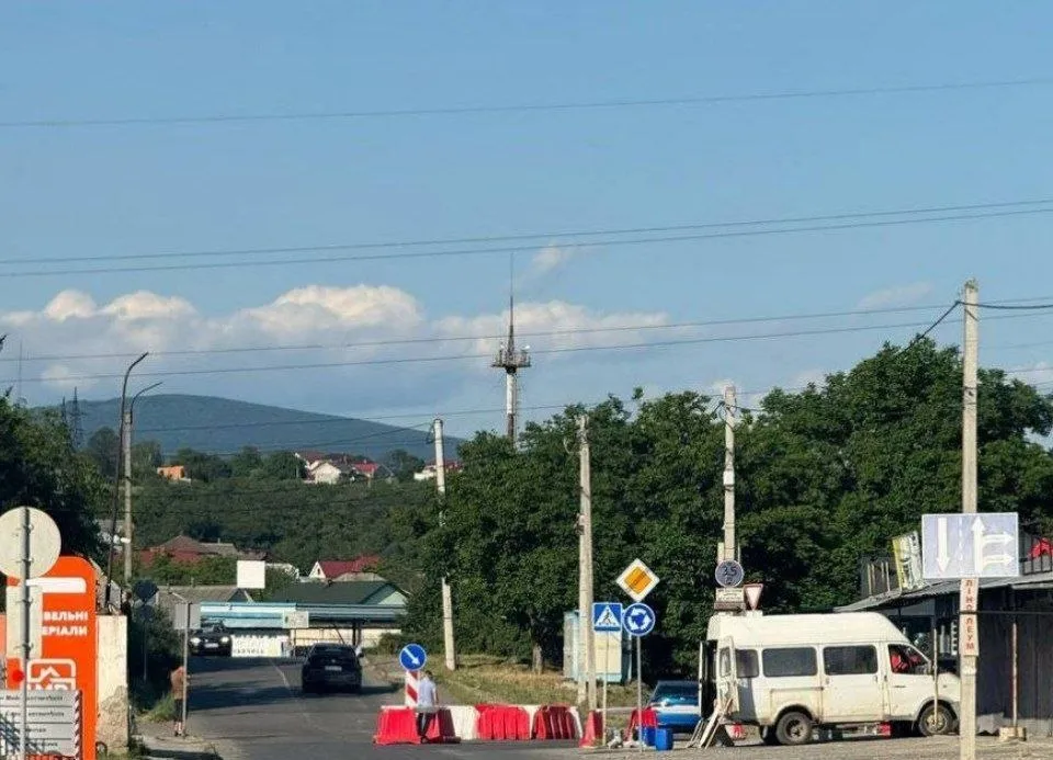 Ужгород чекають тимчасові зміни в організації руху біля ринку на Краснодонців Ужгород чекають тимчасові зміни в організації руху біля ринку на Краснодонців
