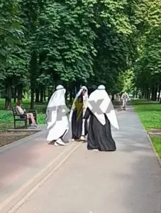 Загадкові «шейхи» у Боздоському парку виявилися переодягненими українцями