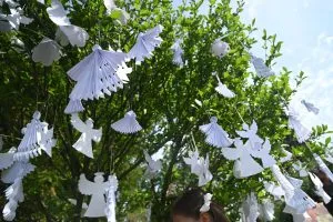 Ужгородці вшанували память дітей, які постраждали через війну