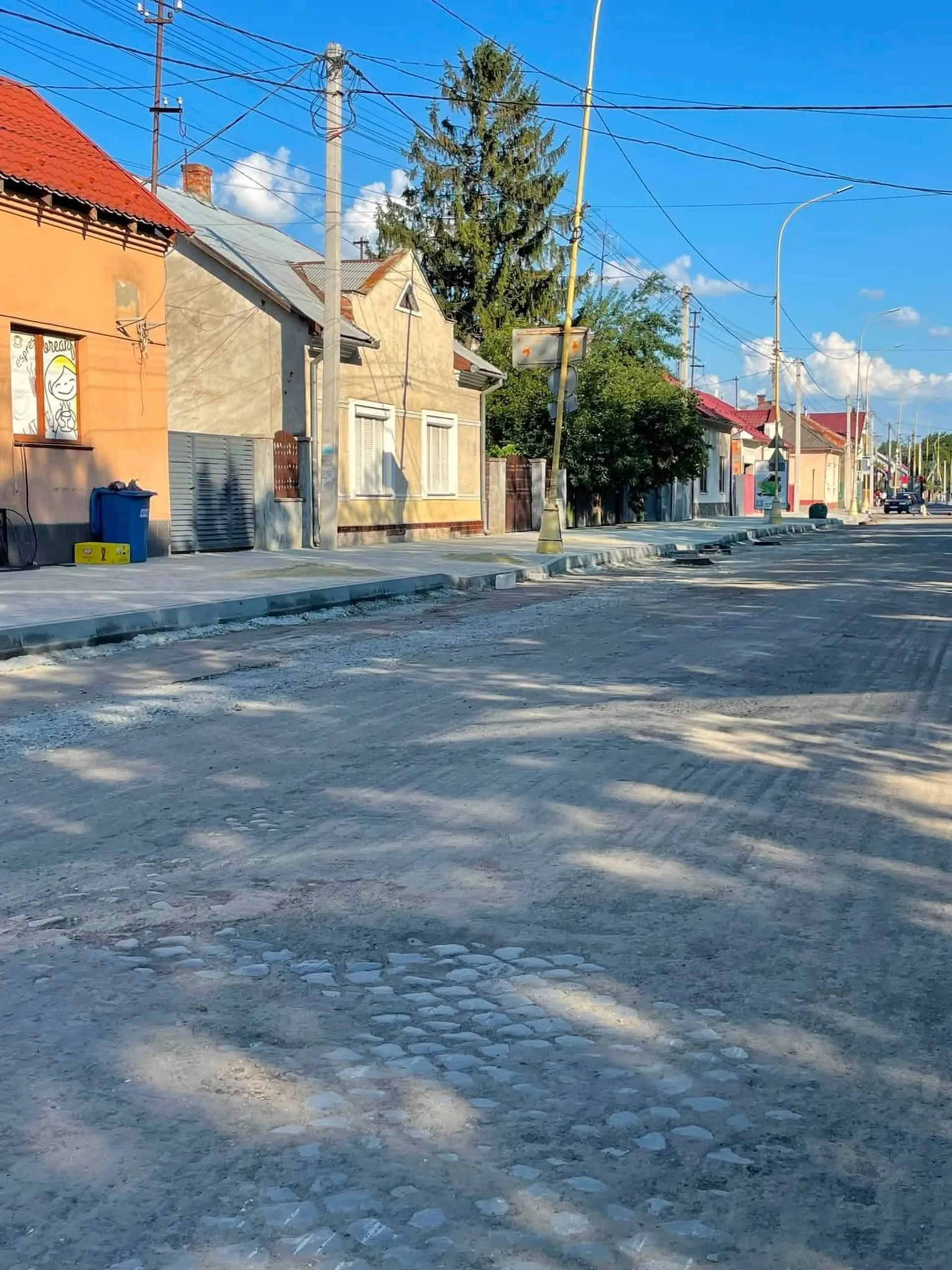 У Ужгороді під час ремонтних робіт виявили старовинну бруківку