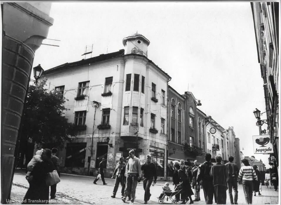 Хроніки ужгородського «Хреста»: архітектурні детективні розслідування та еволюція вулиці Корзо на архівних світлинах