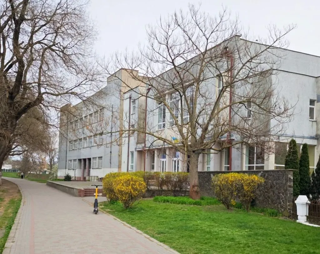 Історія та еволюція Ужгородської школи № 10 імені Дойко Габора: 80 років традицій угорськомовної освіти на Закарпатті