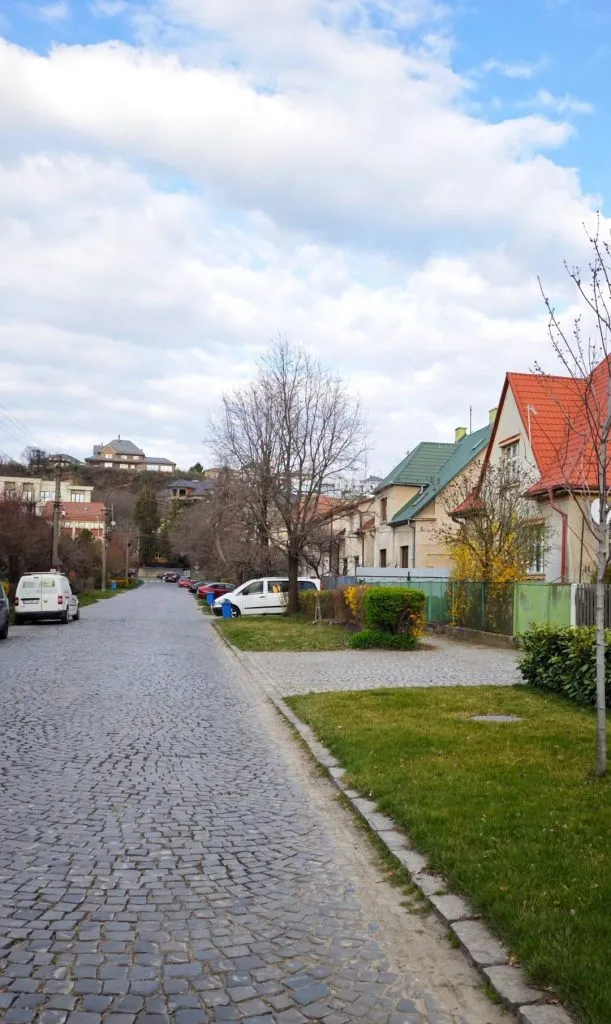 Збереження міжвоєнної архітектурної спадщини: історичний шарм вулиці Яна Гуса в Ужгороді та виклики сучасності