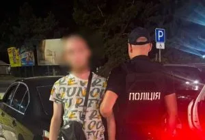 Ужгородські патрульні виявили підозрілі речовини в автівці порушника дорожнього руху