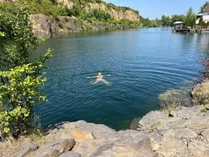 Ужгородців позбавили можливості безпечно відпочивати біля води через відсутність офіційних пляжів