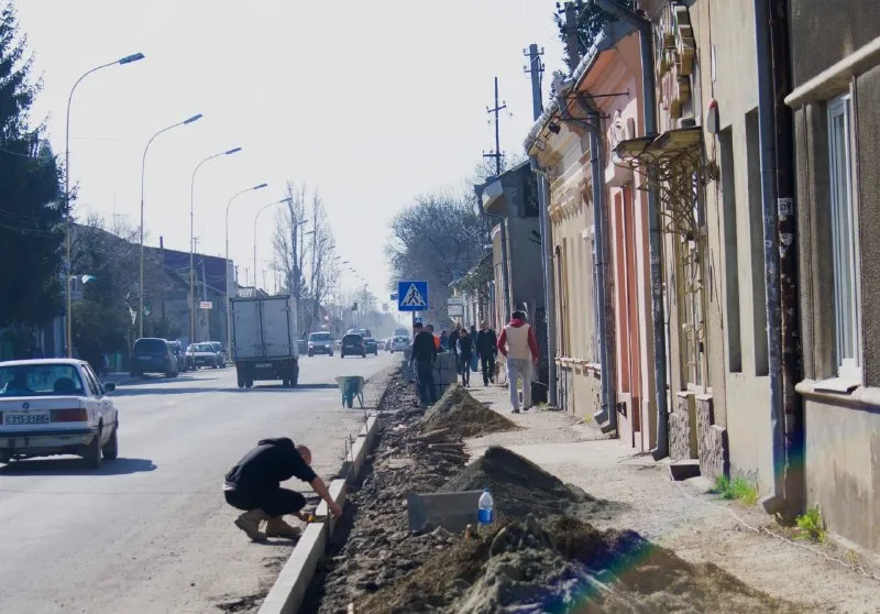 Відновлення руху на вулиці Карпатської України в Ужгороді