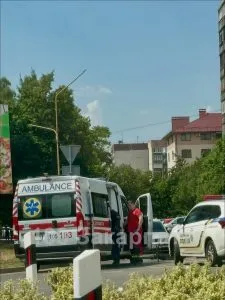 Ужгород: зіткнення легковика з електросамокатом та подальша бійка