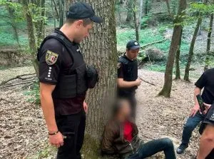 Правоохоронні органи Ужгорода успішно завершили спецоперацію щодо затримання озброєної особи