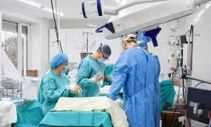 Ужгород: команда кардіохірургів вперше самостійно провела операцію Бенталла, порятувавши життя