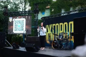 Ужгородські музичні вечори на набережній Незалежності: підтримка молодого героя