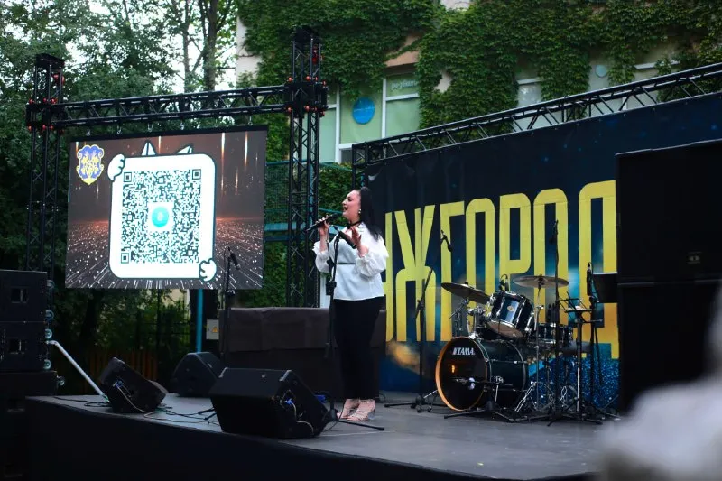 Ужгородські музичні вечори на набережній Незалежності: підтримка молодого героя
