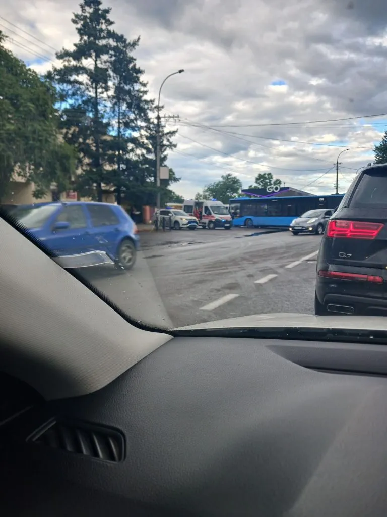 ДТП на вулиці Капушанській: під колеса міського автобуса потрапив підліток на самокаті ДТП на вулиці Капушанській: під колеса міського автобуса потрапив підліток на самокаті