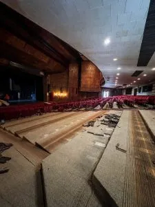 Масштабна реконструкція Закарпатського драмтеатру: у закладі вперше за майже 40 років оновлюють глядацьку залу