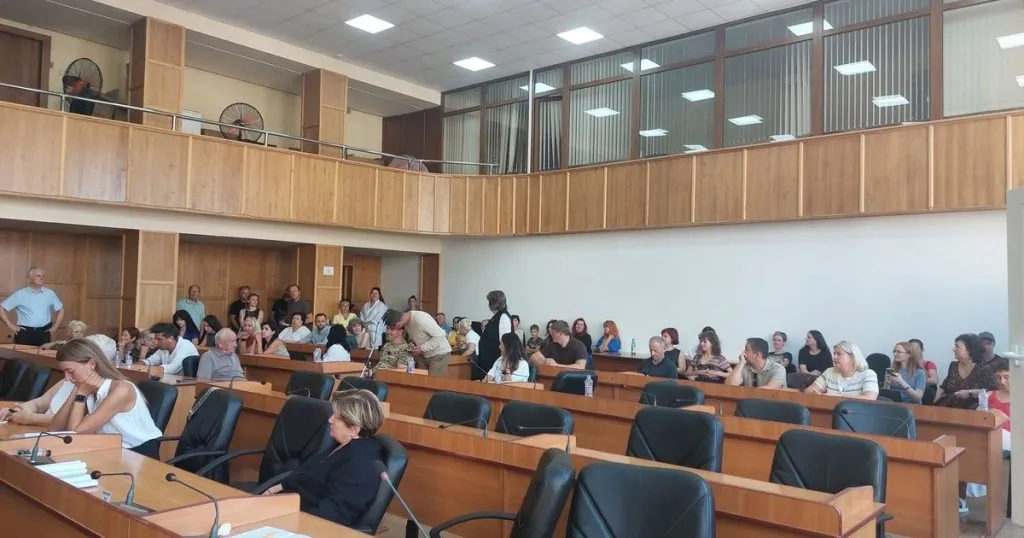 Сесія Ужгородської міськради зірвана: рішення щодо Ботанічної набережної відкладено