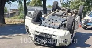 ДТП на вулиці Собранецькій: один з автомобілів перекинувся на дах