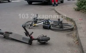 В Ужгороді зіткнулися самокатниця та велосипедист