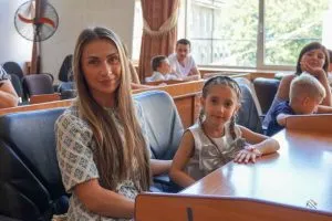 Майбутні першокласники з родин захисників в Ужгороді отримали шкільні набори