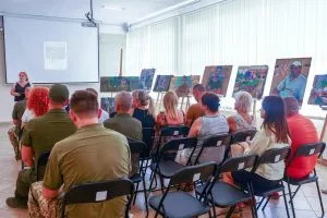 В Ужгороді презентували артпроєкт «Кольори стійкості» про досвід війни