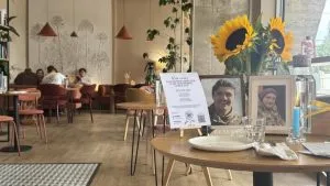 Понад два десятки ужгородських установ підтримали загальнонаціональний захід Стіл памяті на честь загиблих воїнів (ВІДЕО)