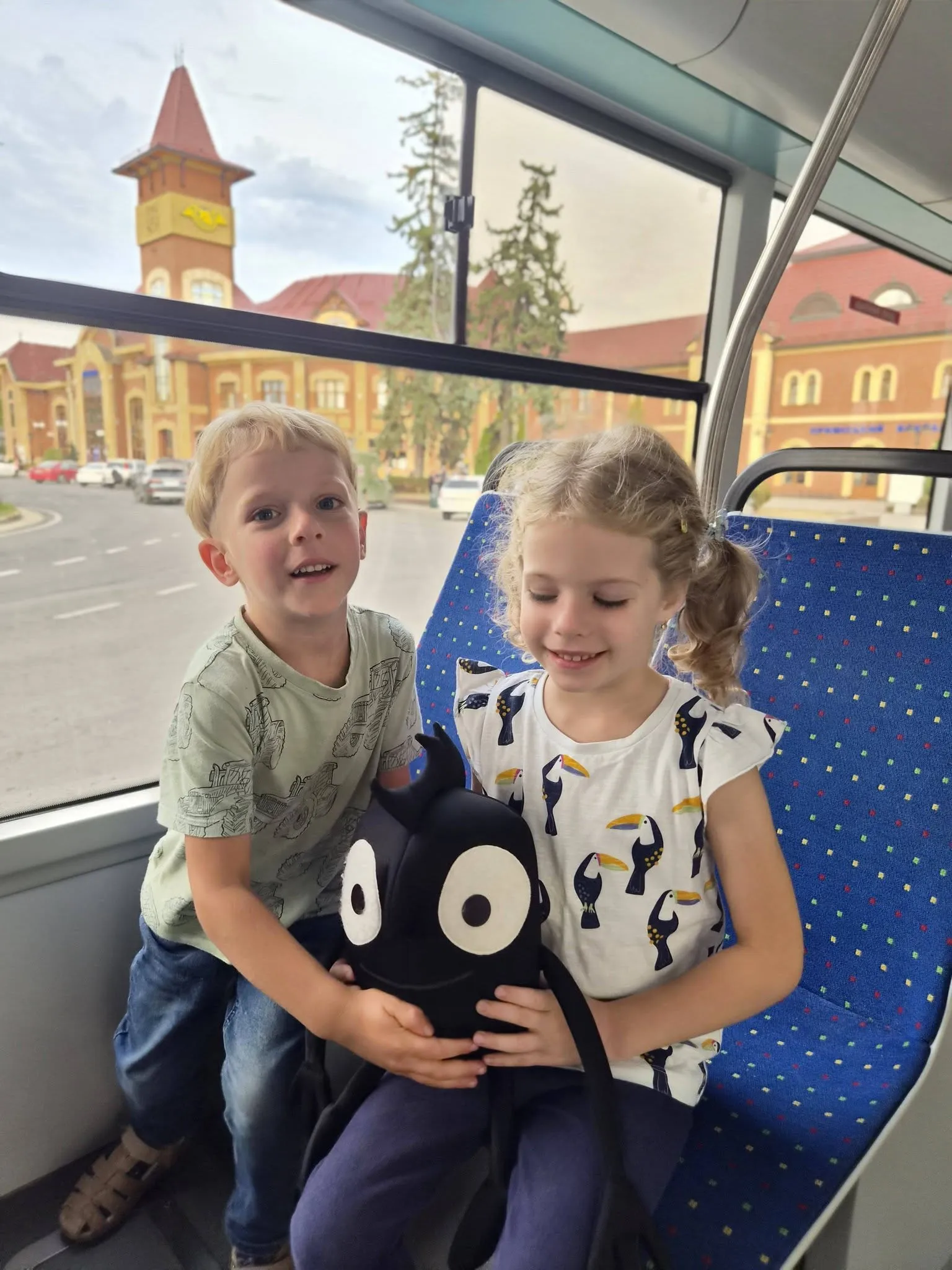 Історія ужгородського транспорту на колесах: як у місті пройшла унікальна автобусна екскурсія Тетяни Літераті