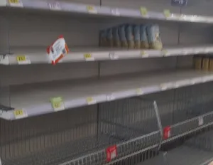 Дефіцит на полицях: в Ужгороді фіксують зникнення базових продуктів