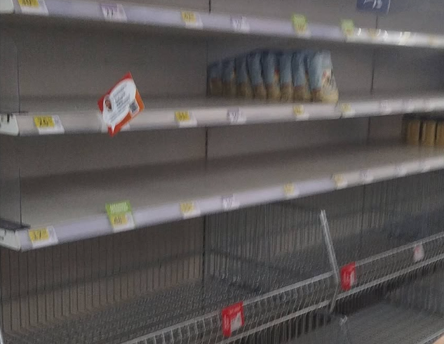 Дефіцит на полицях: в Ужгороді фіксують зникнення базових продуктів