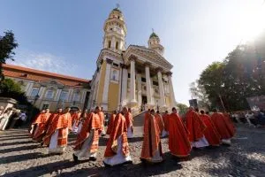 В Ужгородському катедральному соборі освятили відреставрований престол та іконостас