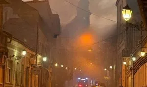 Димові стовпи біля стрільниці: у центрі Ужгорода обмежили рух авто